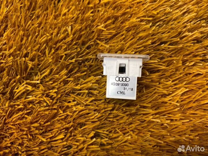 Плафон освещения задний левый Audi A6 C7/4G chja
