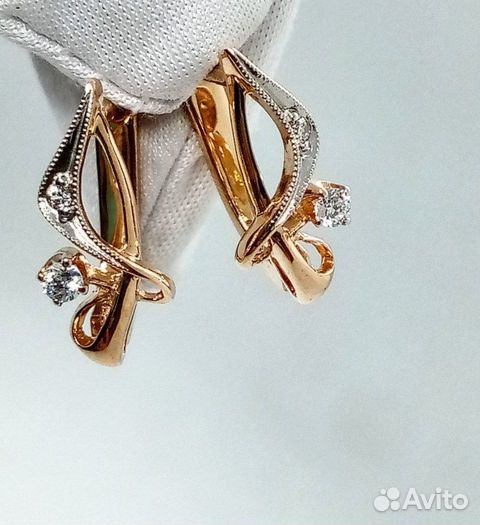 Золотые серьги с камнем