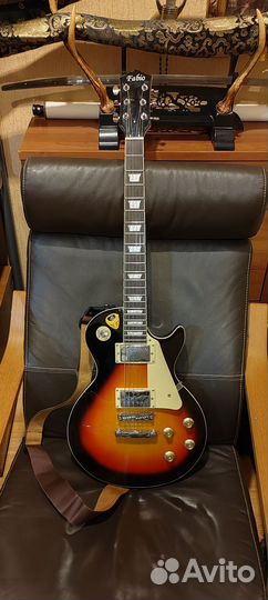 Электрогитара, корпус les paul, бридж выстроен