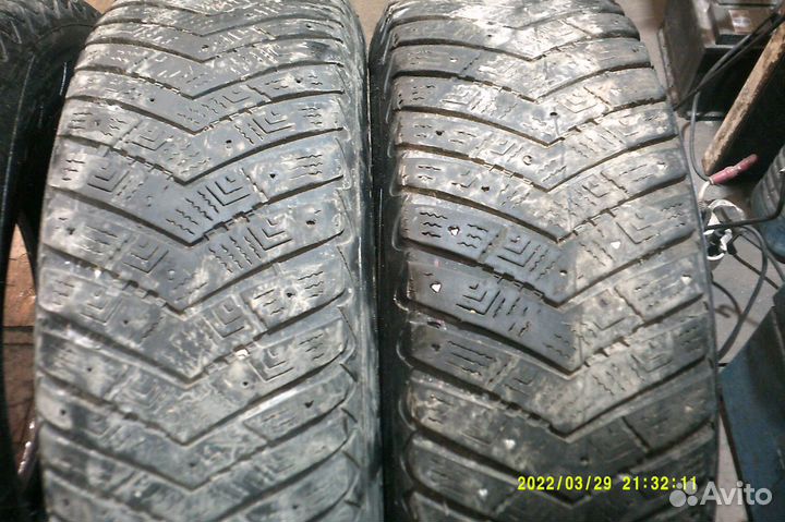Goodyear UltraGrip Ice Arctic SUV 215/70 R16
