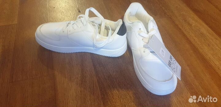 Кроссовки для девочки