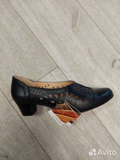 Новые качественные туфли