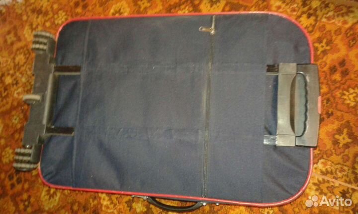 Чемодан на колёсиках