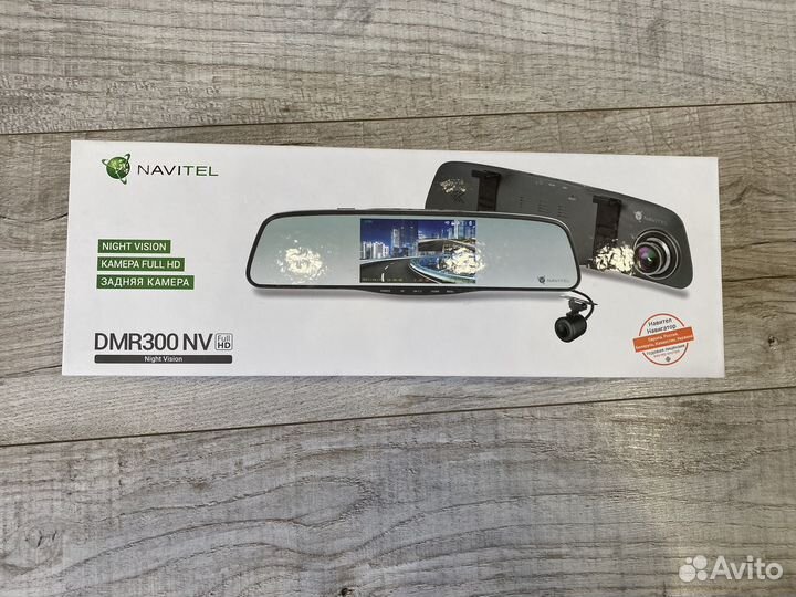 Видеорегистратор-зеркало navitel DMR300NV