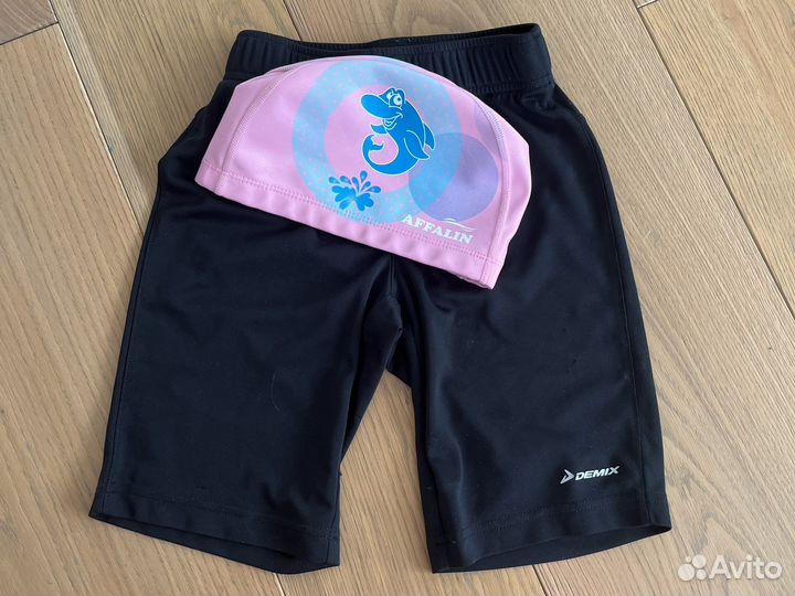 Шорты 128 и шапочка для бассейна