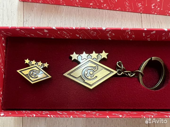 Набор фк Спартак Брелок и значок античное золото