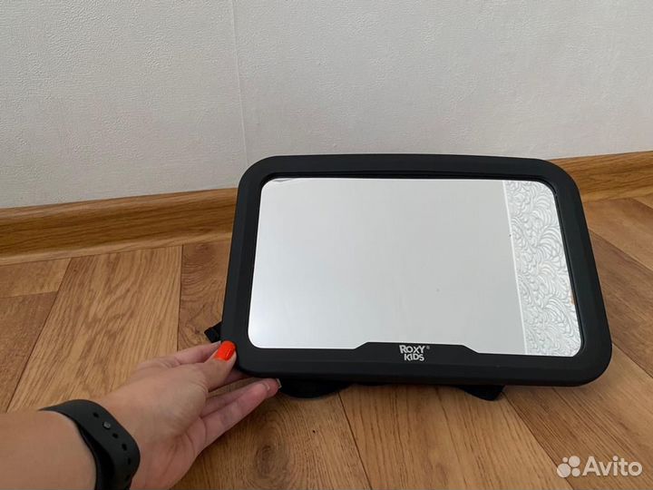 Зеркало для наблюдения за ребенком в машине