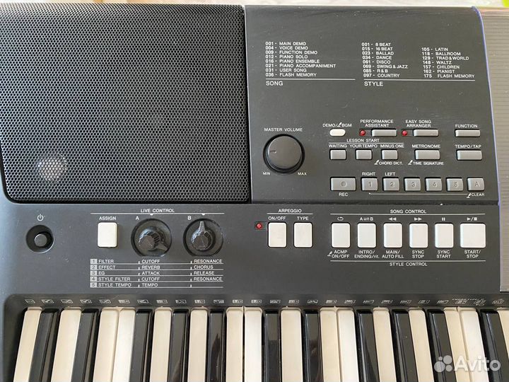 Синтезатор Yamaha PSR-E423 и стойка Soundking