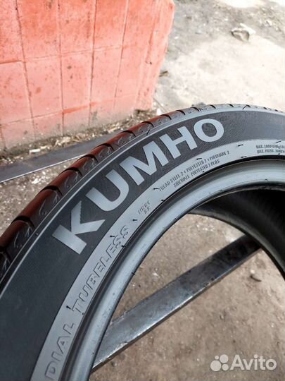 Kumho Ecsta HS51 235/45 R18 94V