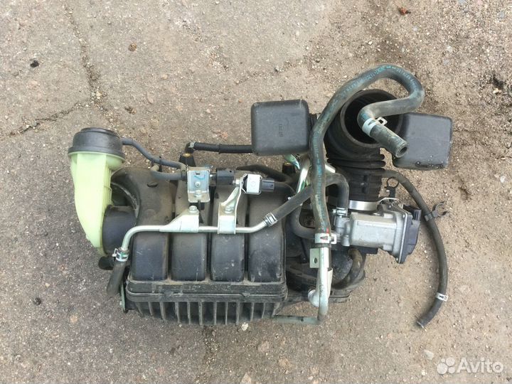 Впускной коллектор suzuki Grand Vitara 2.0 2.4