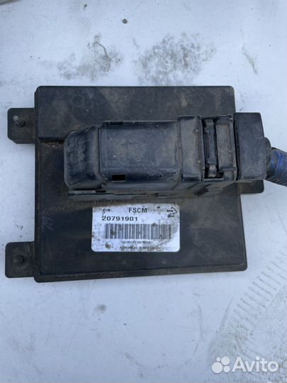 Блок управления бензонасосом escalade