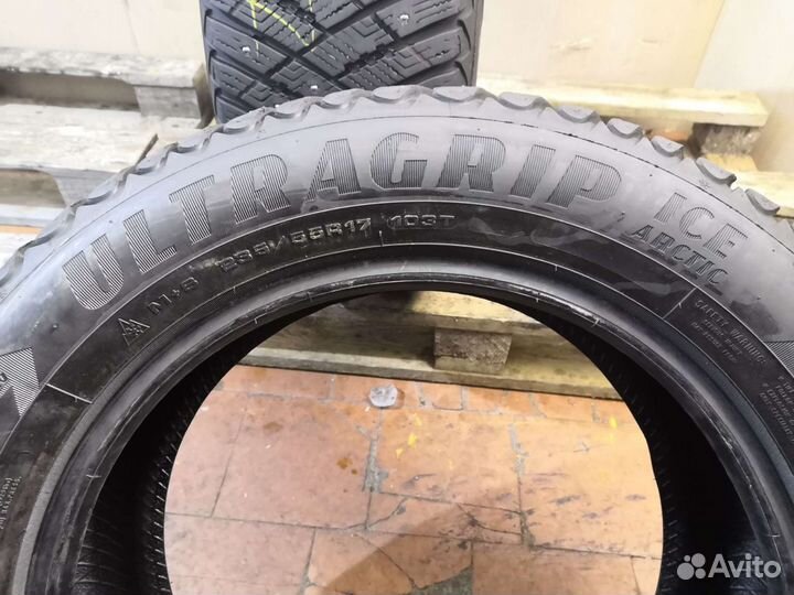 Goodyear Ultragrip Ice Arctic 235/55 R17