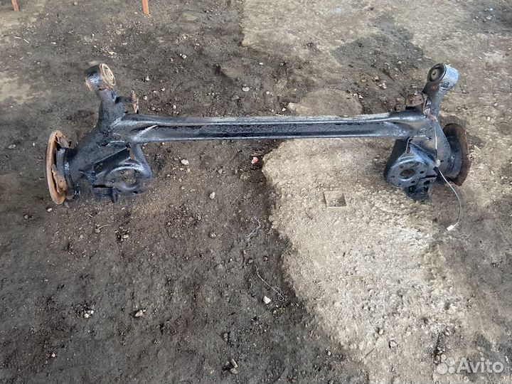 Задняя балка toyota corolla auris