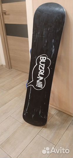 Доска с креплениями для сноуборда