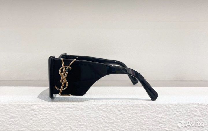 Солнцезащитные очки Saint Laurent