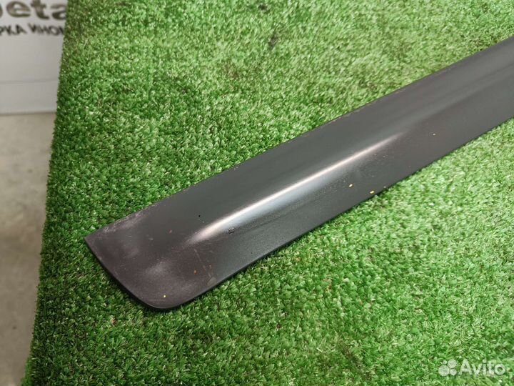 Нижний молдинг передней левой двери Audi a6 c5