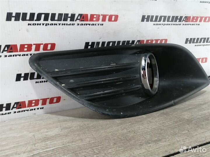 Решетка противотуманной фары левая Форд Фокус 2