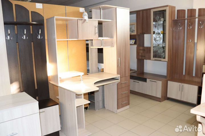 Угловой компьютерный стол