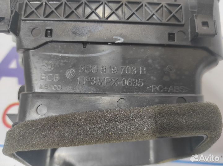 Дефлектор воздушный левый Volkswagen Jetta (A6) 5C