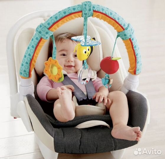 Дуга с игрушками