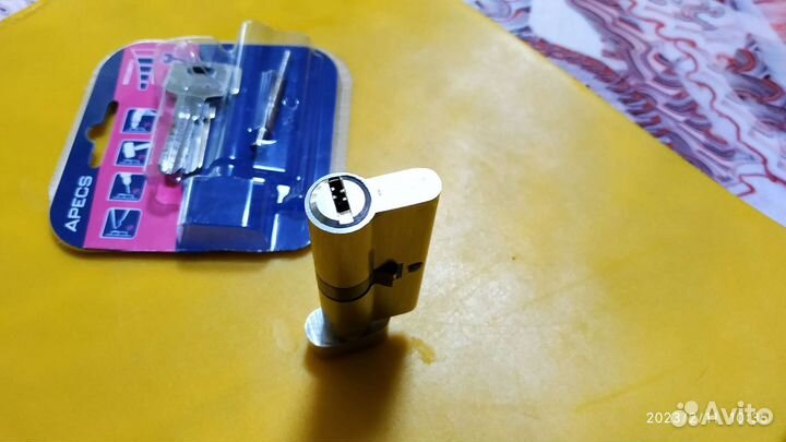 Замок дверной -личинка