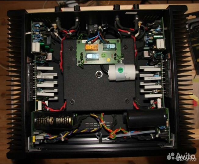 Усилитель мощности Meridian 557