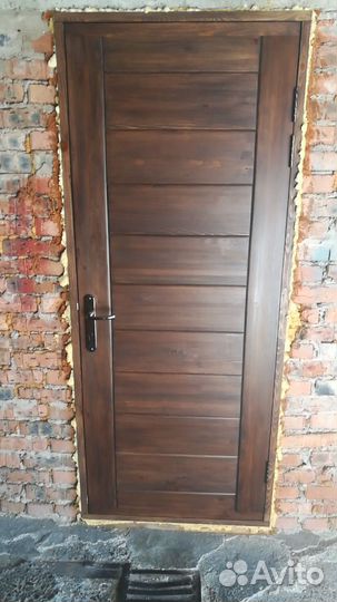 Дверь входная деревянная с коробкой