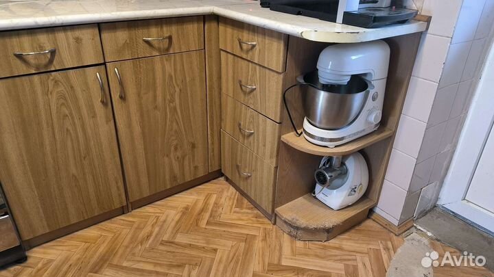 Кухня угловая б.у. 2.6м*1.25м