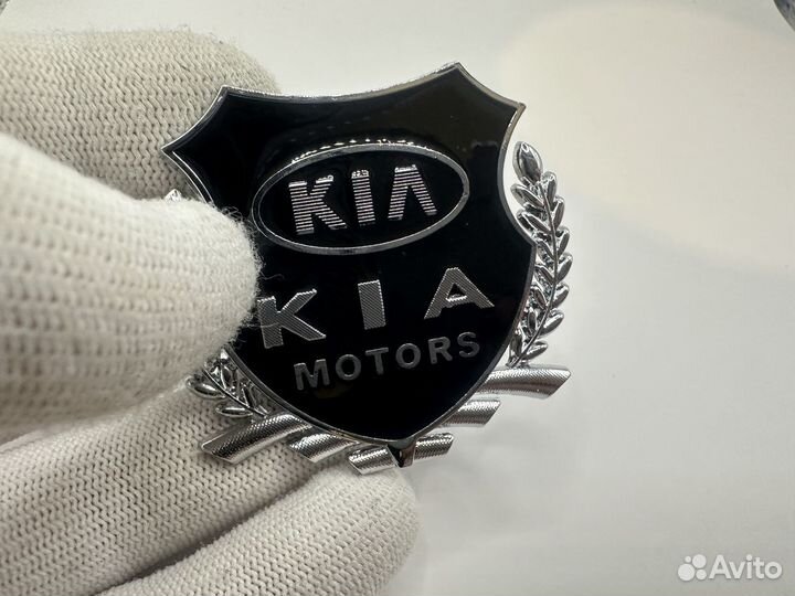 Наклейка шильдик Kia