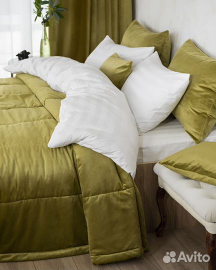 Покрывало Беллиссимо темный янтарь на кровать