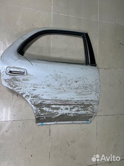 Дверь задняя правая Toyota Crown GS151