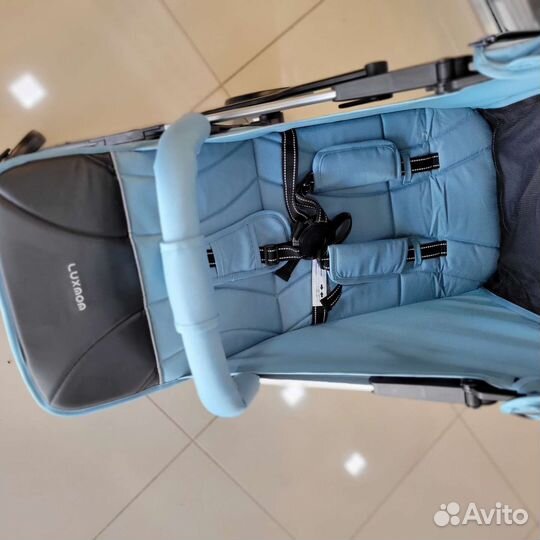 Коляска легкая,полный комплект новые