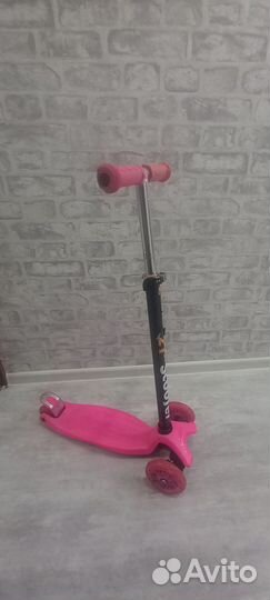 Продам Самокат детский,передние колеса светятся