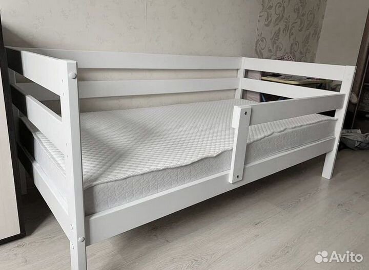 Кровать Белая из массива березы