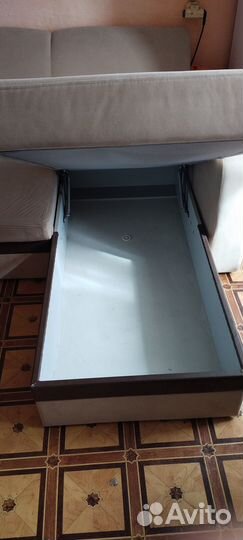 Большой угловой диван раскладной б/у