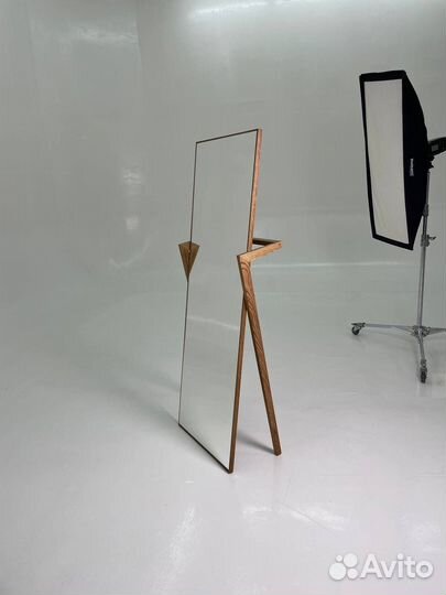 Напольное зеркало