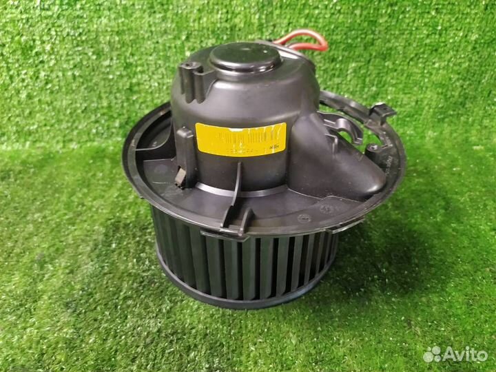 Моторчик печки Volkswagen Passat (B6) (2005-2010)