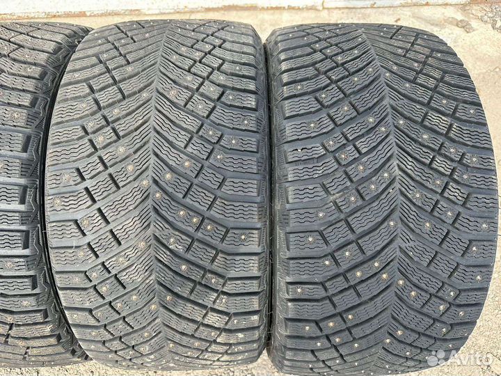 Michelin X-Ice North 4 255/35 R20 и 295/30 R20 101H