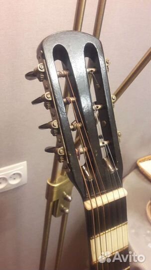 Акустическая семиструнная гитара