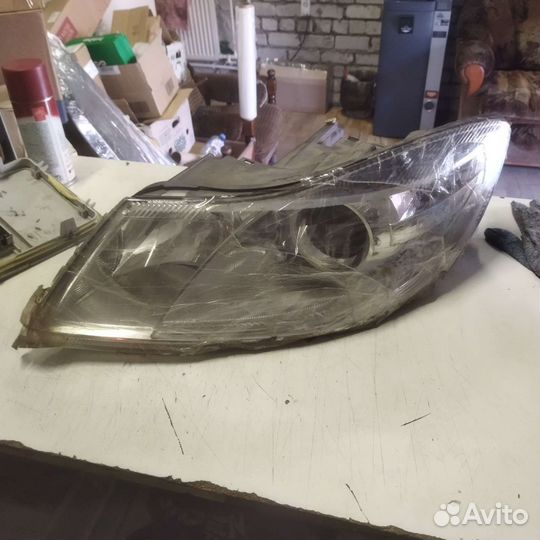 Фара левая на запчасти Skoda Octavia A5