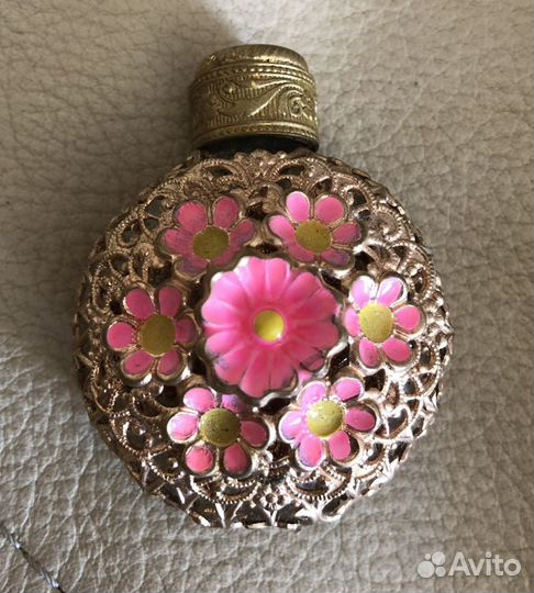 Старинный флакончик для духов и масел