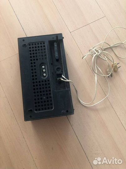 Советский радио-приемник (ретро)