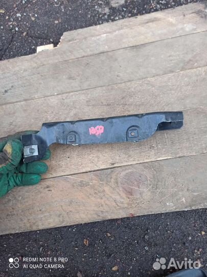 Ауди 80(В4) Крепление под фару 8A0 805 607