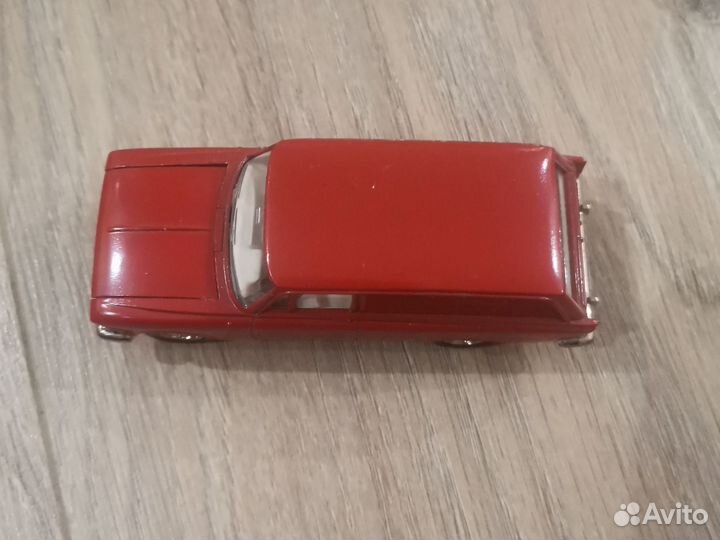 Модель автомобиля 1 :43