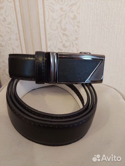 Мужской кожаный ремень черный