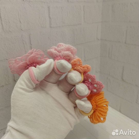 Резинка для волос с маленькой бабочкой