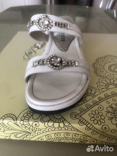 Босоножки 35