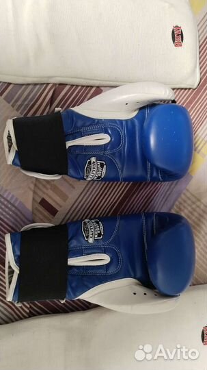 Боксерские перчатки
