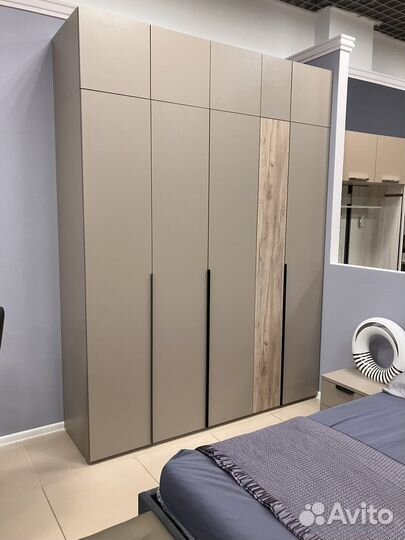 Распашной шкаф с антресолью