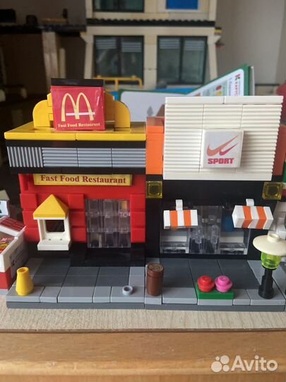 Миниатюры из конструктора, кафе, магазины